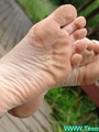 Bare feet young dark haired teen chick - Picture 2