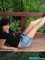 Bare feet young dark haired teen chick - Picture 6