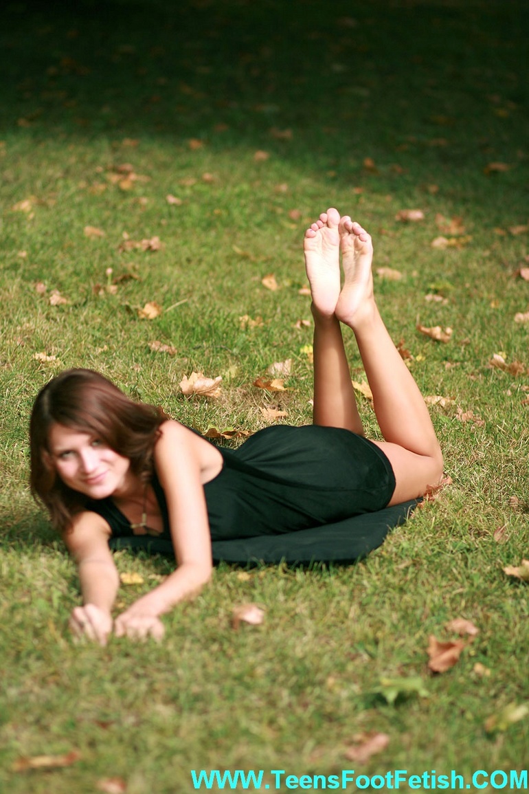 Sexy feet teen brunette seductively - Sexy Women in Lingerie - Picture 14