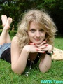 Sexy feet blonde stunner in miniskirt - Picture 10