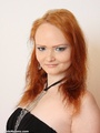 Amateur redhead bimbo slips out her - Picture 1